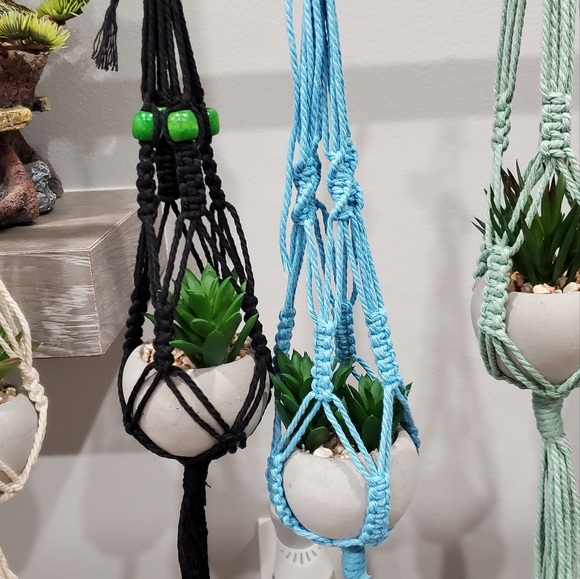 Hand made macrame mini plants with hanger - Picture 2 of 5